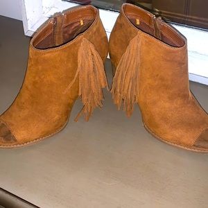Cute Express Brown Heel Boot, size 9. Worn 1 time.
